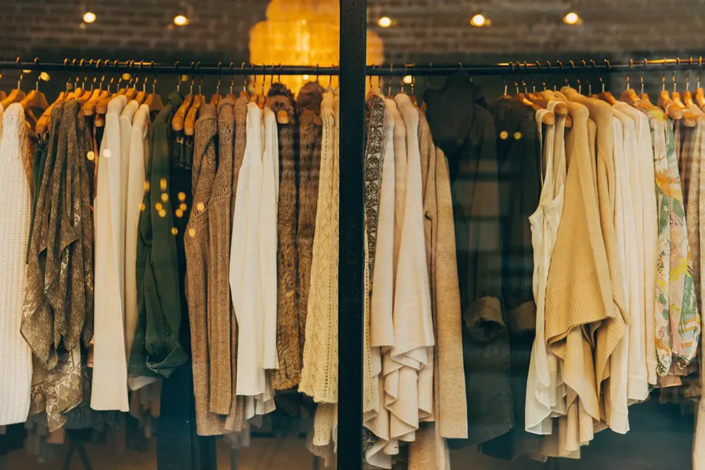 Vintage vs. Second-Hand Clothing: Key Differences